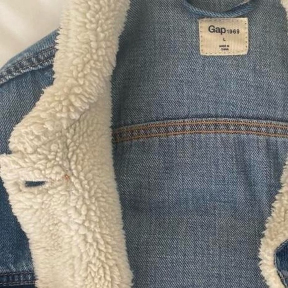 Fleece Lined Gap Jean Jacket - Picture 4 of 4